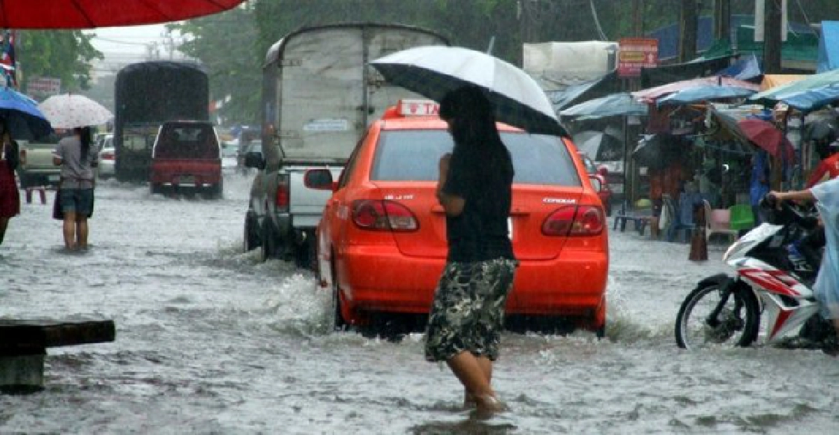 ฝนถล่มกรุง!น้ำท่วมขังหลายจุด ฝนถล่มกรุง!น้ำท่วมขังหลายจุด