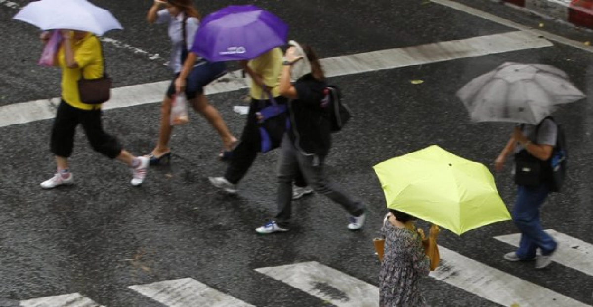 'กทม.' เตือนชาวกรุงรับมือฝนตก 'กทม.' เตือนชาวกรุงรับมือฝนตก
