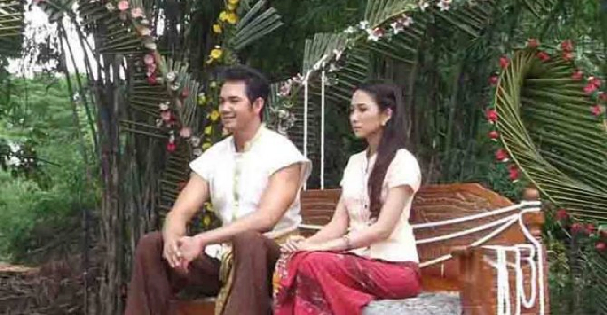 'ออย'บุกทำลายพิธีเพราะฤทธิ์หึง 'ออย'บุกทำลายพิธีเพราะฤทธิ์หึง