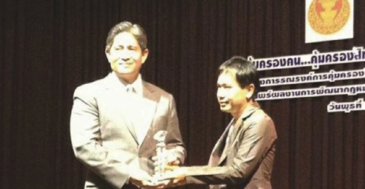 เป็นคุ้งเป็นแคว'สันติ กับ รางวัลคนดี'