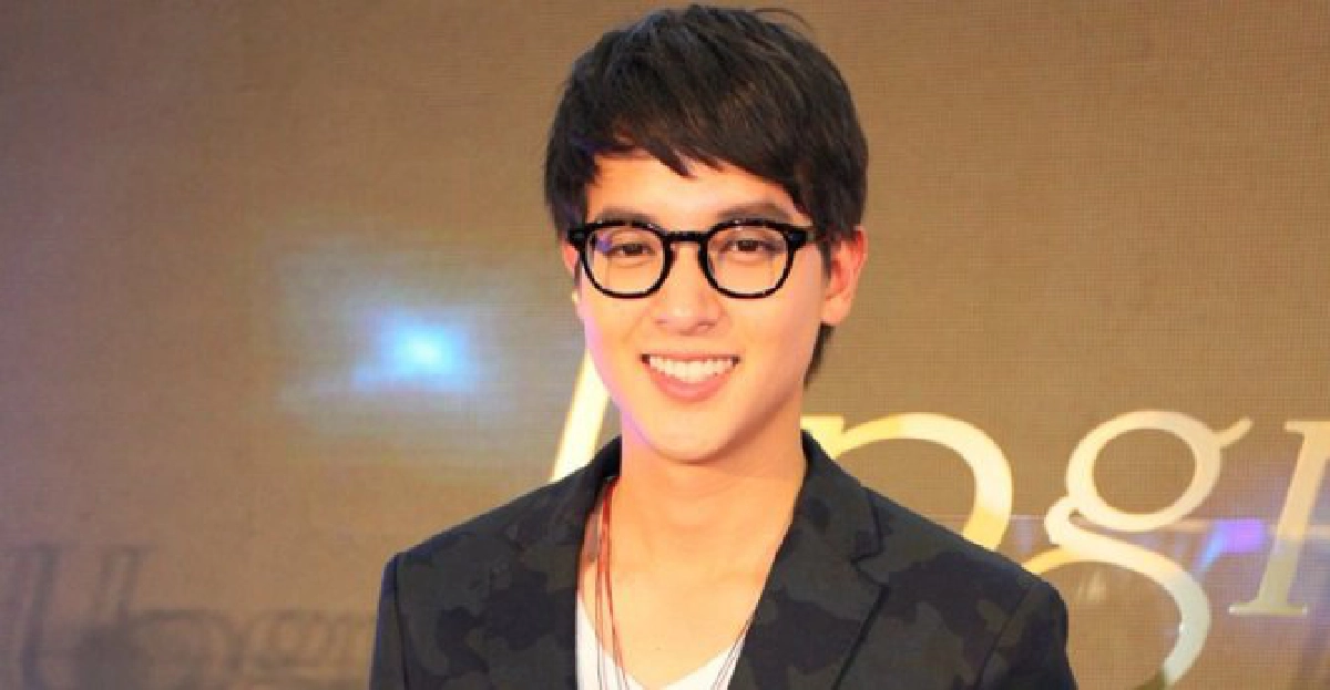 'เจมส์จิ'ปัดหอมแก้ม'เบลล่า'นอกจอ 'เจมส์จิ'ปัดหอมแก้ม'เบลล่า'นอกจอ