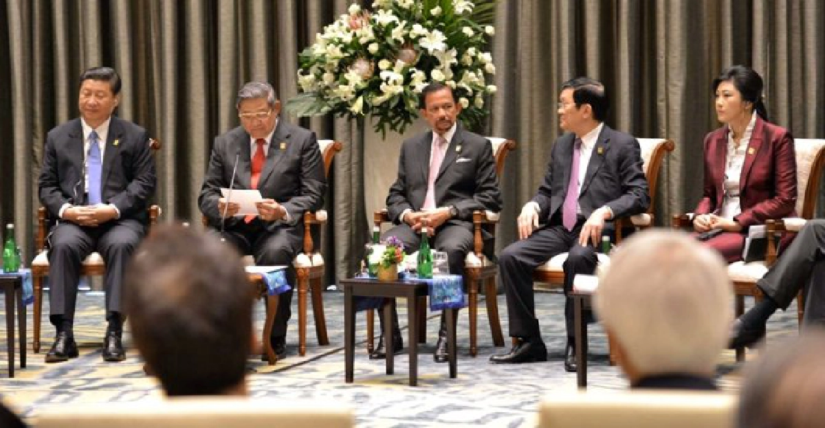 'ปู'ลุยถกเอเปค-โวศก.ไทยแข็งแกร่ง 'ปู'ลุยถกเอเปค-โวศก.ไทยแข็งแกร่ง