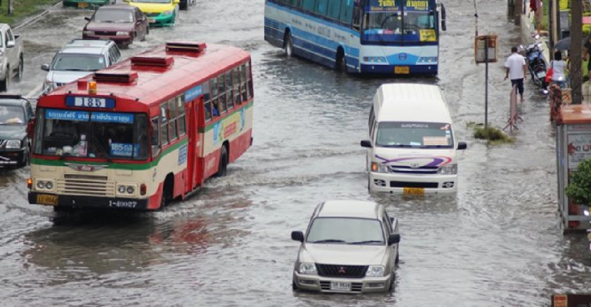 ฝนถล่มกรุง!ทำน้ำท่วมขังหลายจุด ฝนถล่มกรุง!ทำน้ำท่วมขังหลายจุด