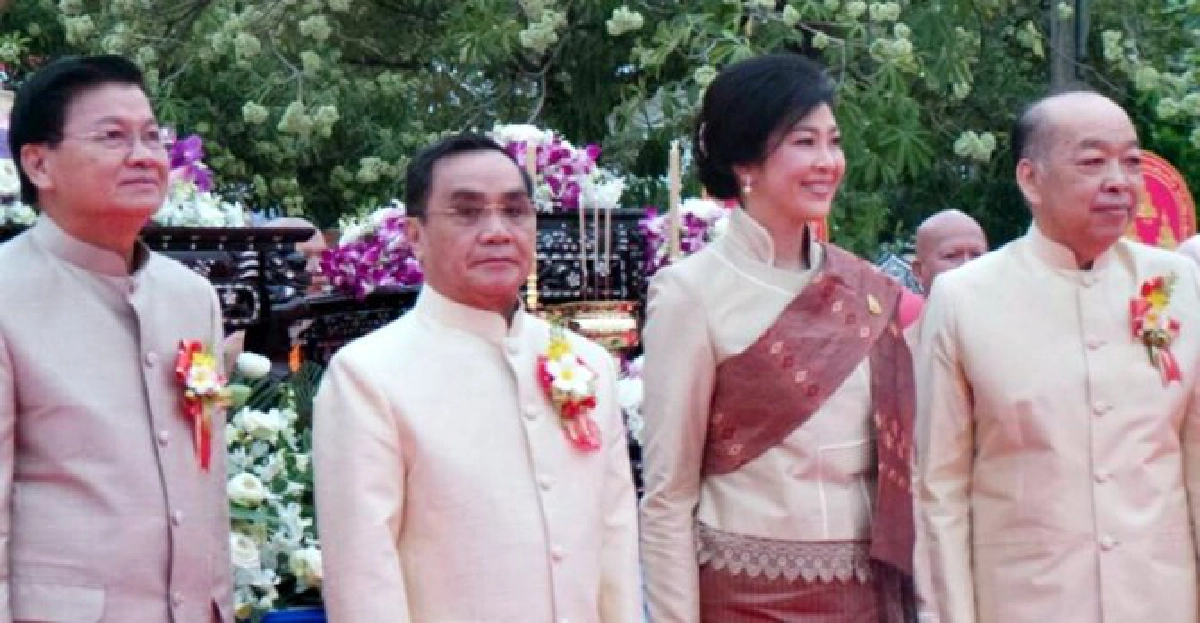 'นายกฯไทย-ลาว'ร่วมตักบาตร2แผ่นดิน 'นายกฯไทย-ลาว'ร่วมตักบาตร2แผ่นดิน