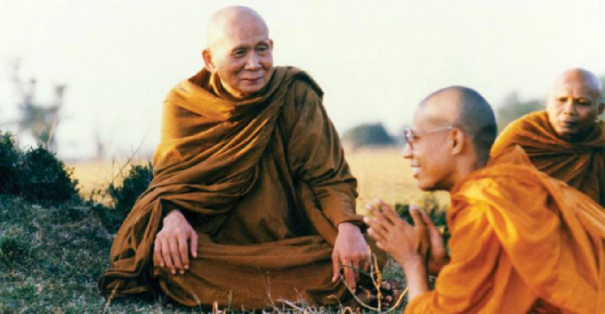 'พุทธศาสนิกชน'หลั่งไหลวัดบวรฯแน่น! 'พุทธศาสนิกชน'หลั่งไหลวัดบวรฯแน่น!
