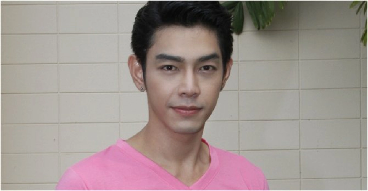 'อาร์ต'งอน'น้ำฝน'เช็กมือถือ 'อาร์ต'งอน'น้ำฝน'เช็กมือถือ