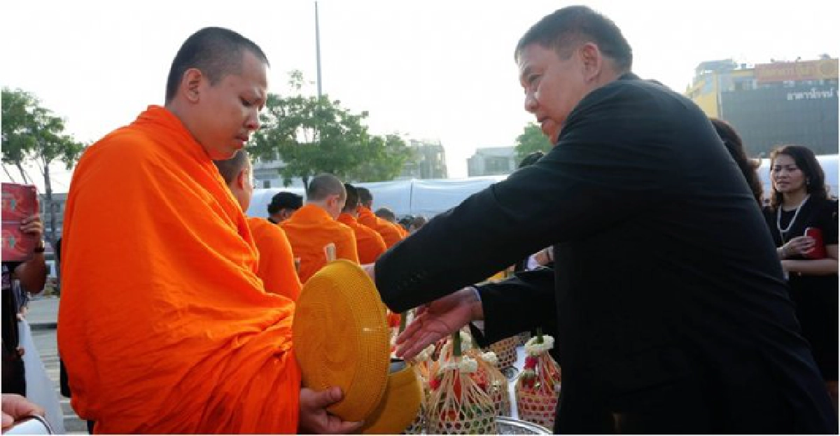 กทม.ตักบาตรพระสงฆ์200รูปถวายเป็นพระกุศล'สมเด็จพระสังฆราช' กทม.ตักบาตรพระสงฆ์200รูปถวายเป็นพระกุศล'สมเด็จพระสังฆราช'