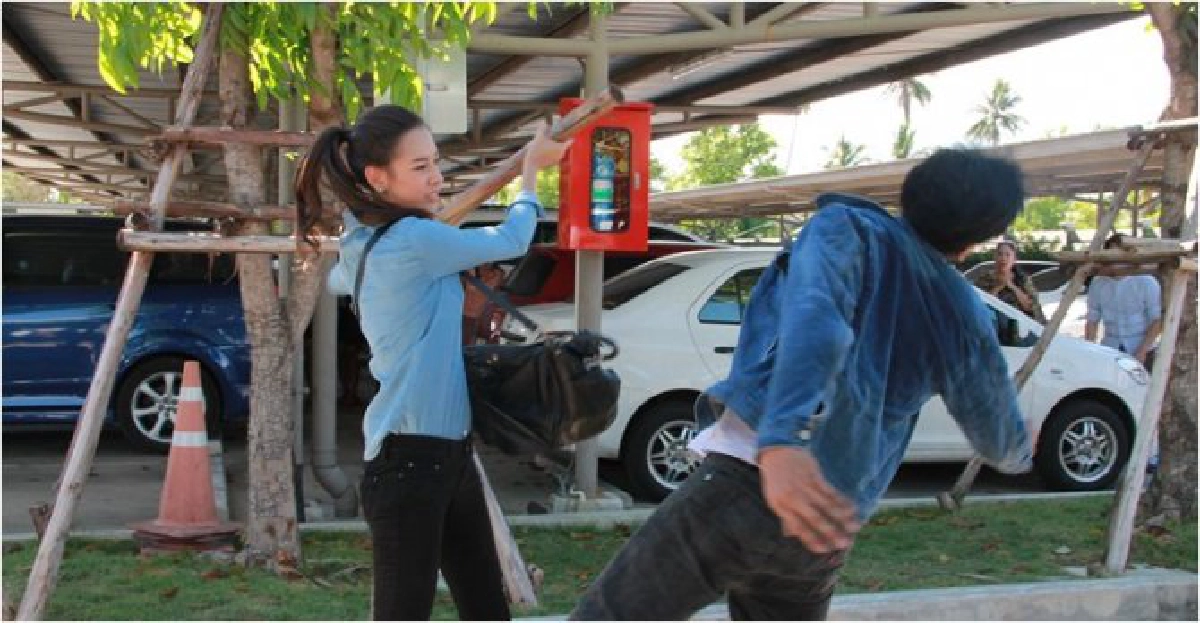 'พอลลี่'ป่วน'อานัส'ถูกโจรจับล็อกคอใน'บอดี้การ์ดสาว' 'พอลลี่'ป่วน'อานัส'ถูกโจรจับล็อกคอใน'บอดี้การ์ดสาว'