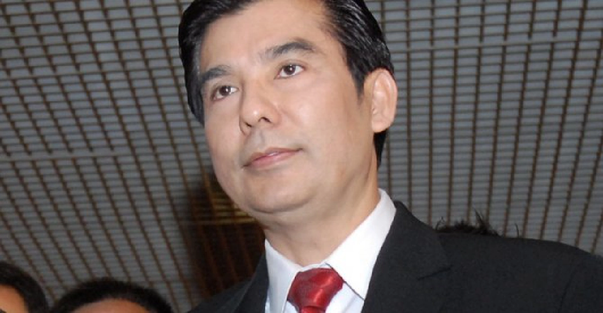 'พร้อมพงศ์'ยื่น'กกต.'ยุบ'ปชป.' 'พร้อมพงศ์'ยื่น'กกต.'ยุบ'ปชป.'