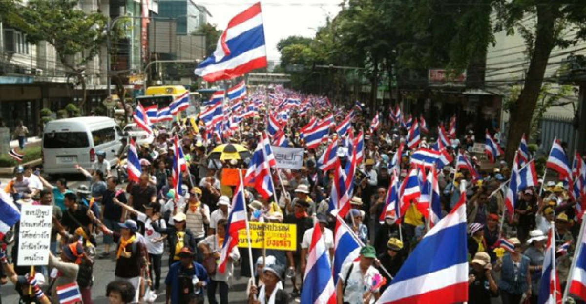 'คปท.'เคลื่อนพลยึด'สะพานมัฆวาน'แล้ว! 'คปท.'เคลื่อนพลยึด'สะพานมัฆวาน'แล้ว!