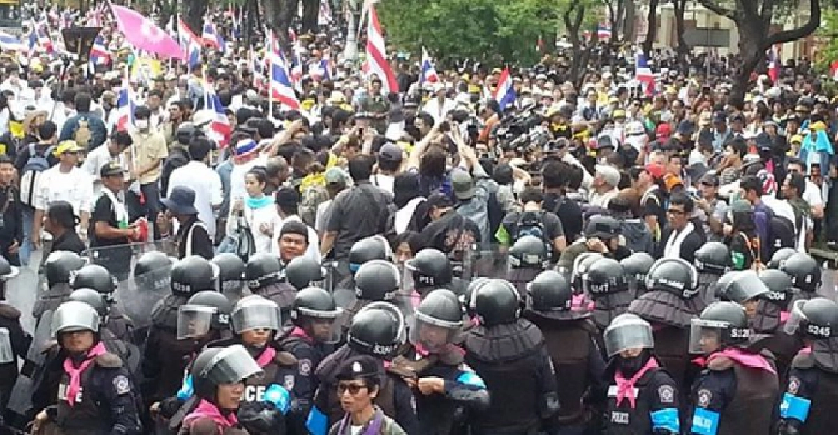 ชมภาพ!ม็อบคปท.ยกทัพต้านนิรโทษ