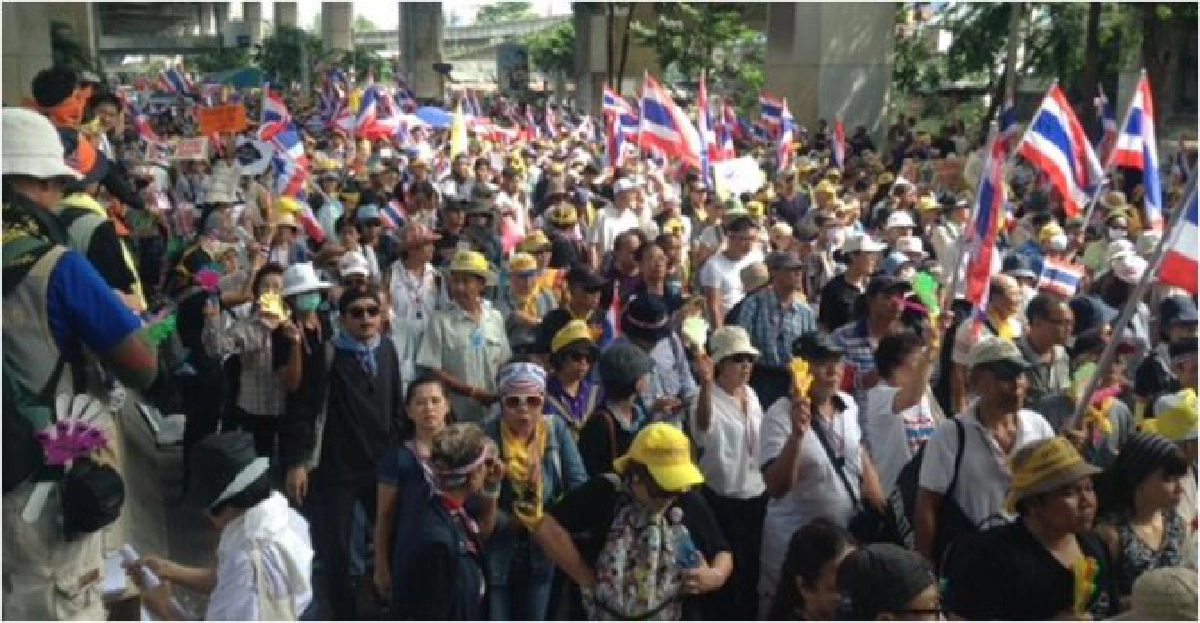 ตร.ขู่'ม็อบ'บุกเขตหวงห้ามคุก1ปีปรับ2หมื่น ตร.ขู่'ม็อบ'บุกเขตหวงห้ามคุก1ปีปรับ2หมื่น