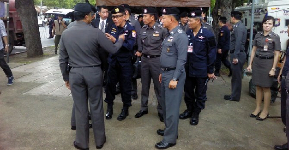 ตำรวจเลือกข้าง? ตำรวจเลือกข้าง?