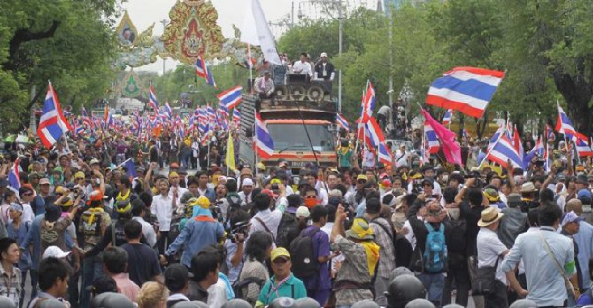 'คปท.'บุกสีลมค้านแก้ม.190จี้ช่วย'วีระ'พ้นคุกเขมร 'คปท.'บุกสีลมค้านแก้ม.190จี้ช่วย'วีระ'พ้นคุกเขมร