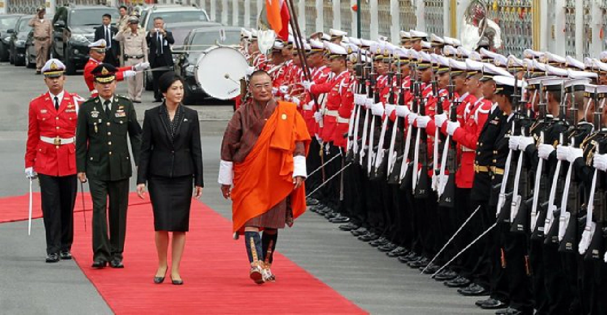 'ยิ่งลักษณ์'ต้อนรับ'นายกฯภูฏาน'เยือนไทย 'ยิ่งลักษณ์'ต้อนรับ'นายกฯภูฏาน'เยือนไทย