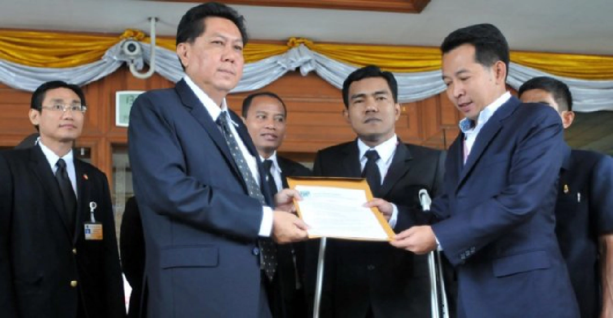 'กลุ่มกรีน'ยื่นหนังสือจี้'สมศักดิ์-เจริญ'ลาออก 'กลุ่มกรีน'ยื่นหนังสือจี้'สมศักดิ์-เจริญ'ลาออก