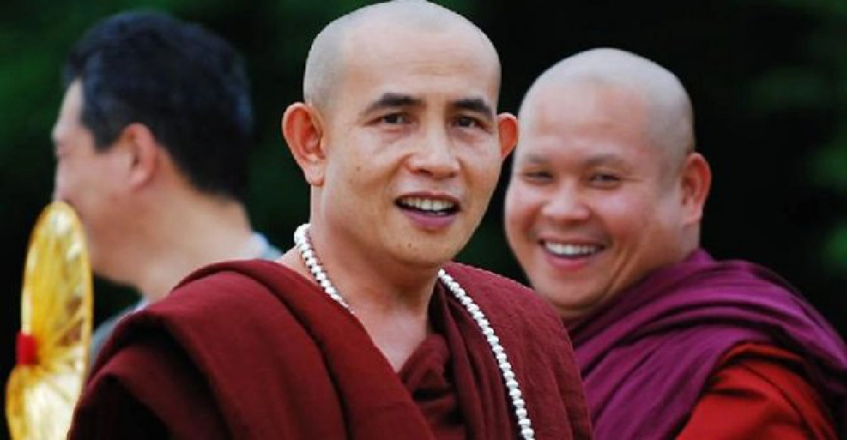 'ครูบาบุญชุ่ม'ทอดกฐินบอกคาถาป้องกันภัย 'ครูบาบุญชุ่ม'ทอดกฐินบอกคาถาป้องกันภัย
