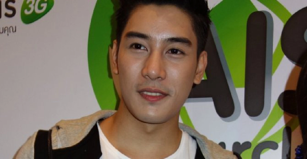 'เคน'ย้ำสถานะโสดแจง'ใบเตย'แค่เพื่อน
'เคน'ย้ำสถานะโสดแจง'ใบเตย'แค่เพื่อน