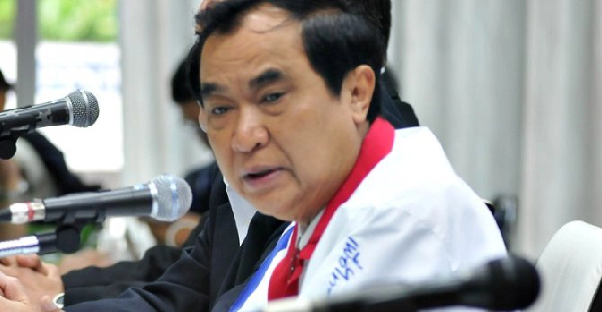 'จารุพงศ์'ถกท่าที'เพื่อไทย' 'จารุพงศ์'ถกท่าที'เพื่อไทย'