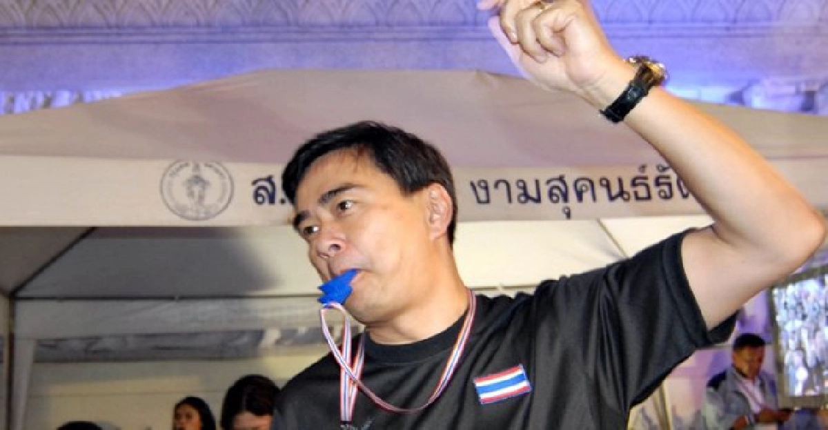 'มาร์ค'ฉะ'ปู'ลอยตัวเหนือปัญหาปมศาลรธน.