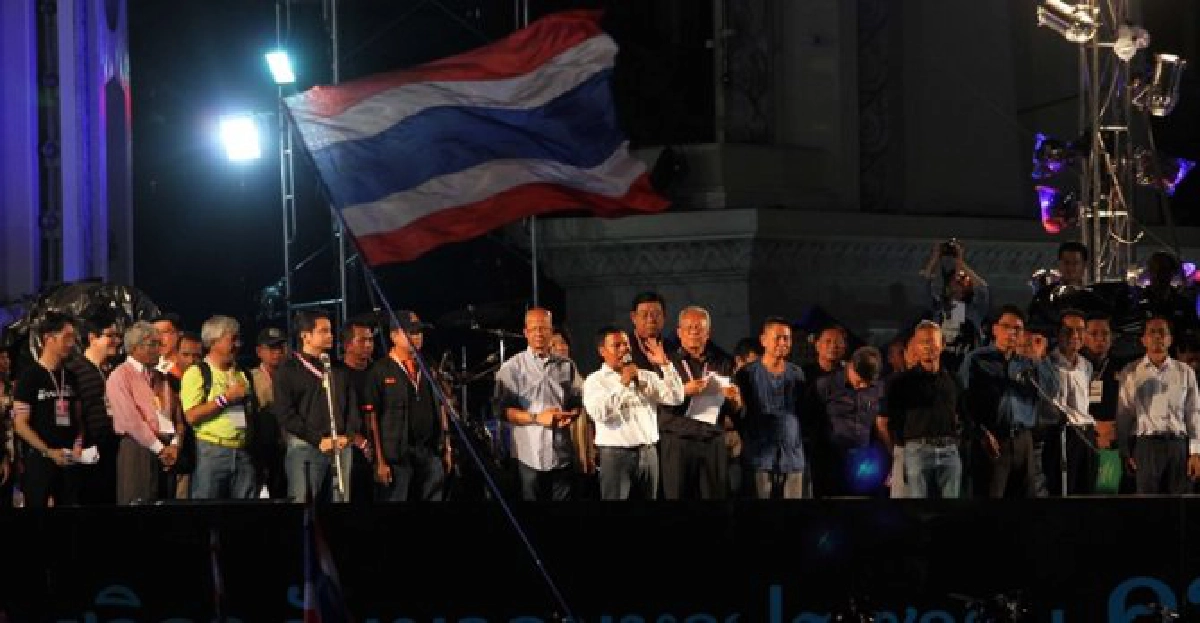 'สุเทพ'นำทำบุญเป็นพลังขจัดระบอบทักษิณ 'สุเทพ'นำทำบุญเป็นพลังขจัดระบอบทักษิณ