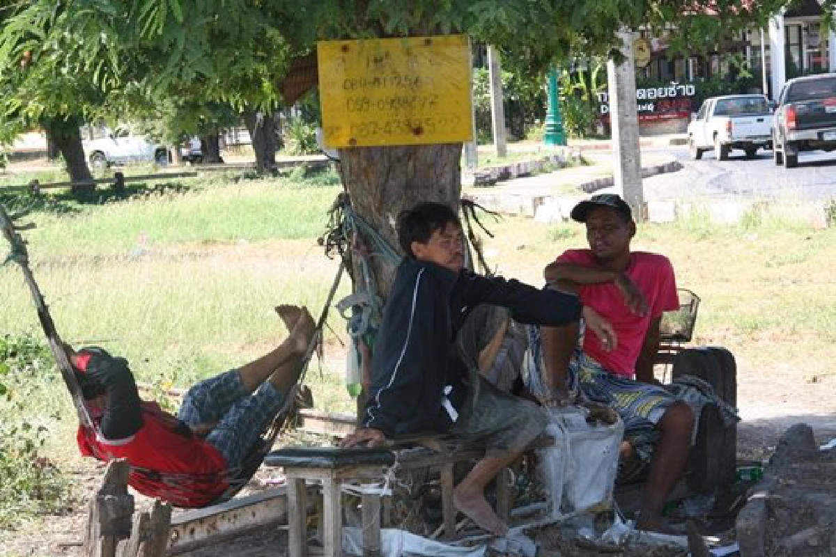 'คนกลางเมือง'แรงงานรายวันที่ฝันแค่มีกิน