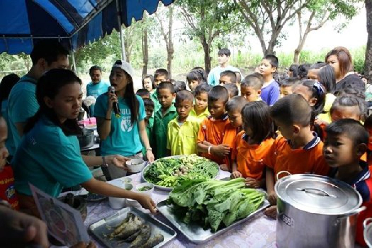 ปรุง'มื้อกลางวัน'ปันสุขให้น้อง ปรุง'มื้อกลางวัน'ปันสุขให้น้อง