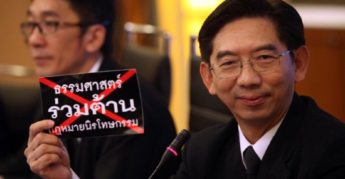 ศิษย์มธ.กว่า3พันร้อง'สมคิด'ลงดาบ'อั้มเนโกะ' ศิษย์มธ.กว่า3พันร้อง'สมคิด'ลงดาบ'อั้มเนโกะ'