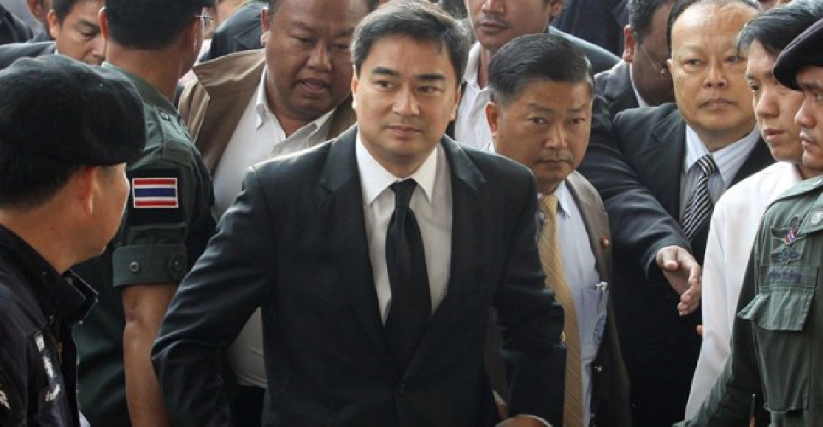 'มาร์ค'มาศาลคดีสั่งสลายชุมนุมปี53 'มาร์ค'มาศาลคดีสั่งสลายชุมนุมปี53