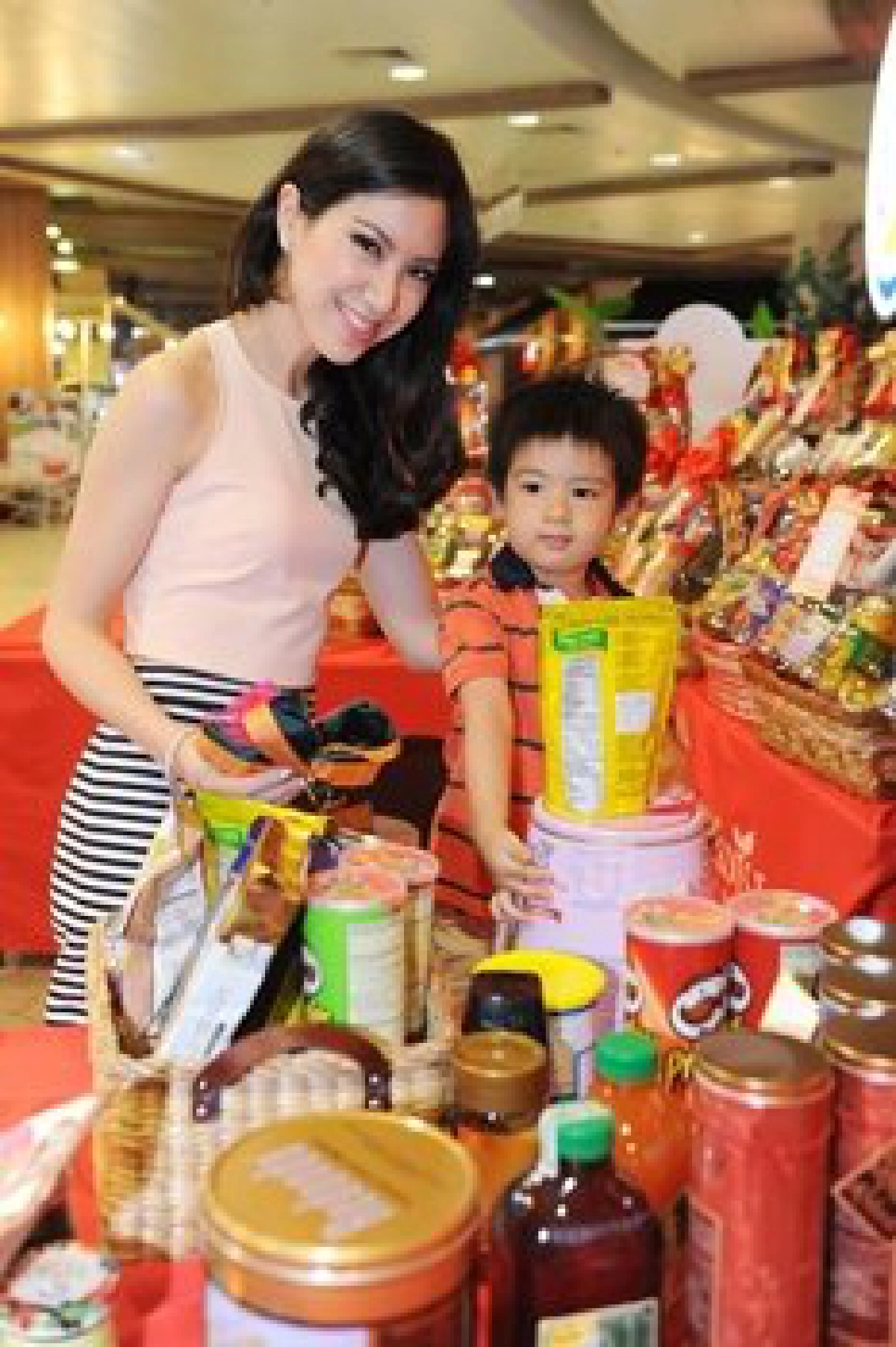 หนุ่มสาวคนดังแนะฉลองปีใหม่แบบหวานๆ หนุ่มสาวคนดังแนะฉลองปีใหม่แบบหวานๆ