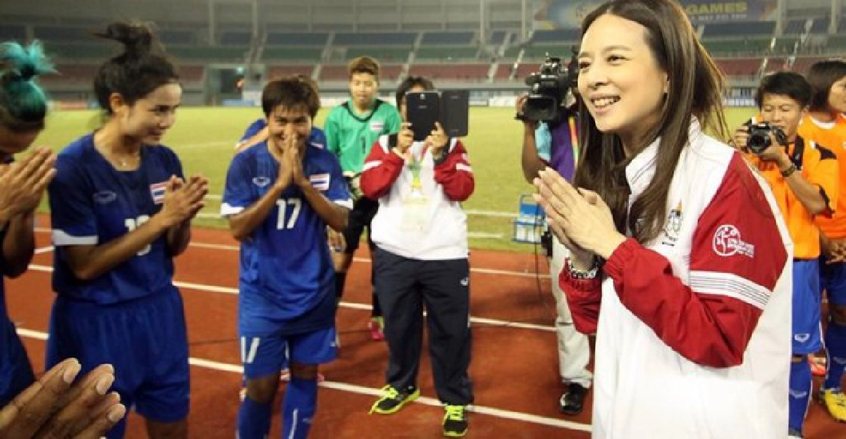 แข้งสาวไทยคว้าทองพลิกชนะเวียดนาม2-1 แข้งสาวไทยคว้าทองพลิกชนะเวียดนาม2-1