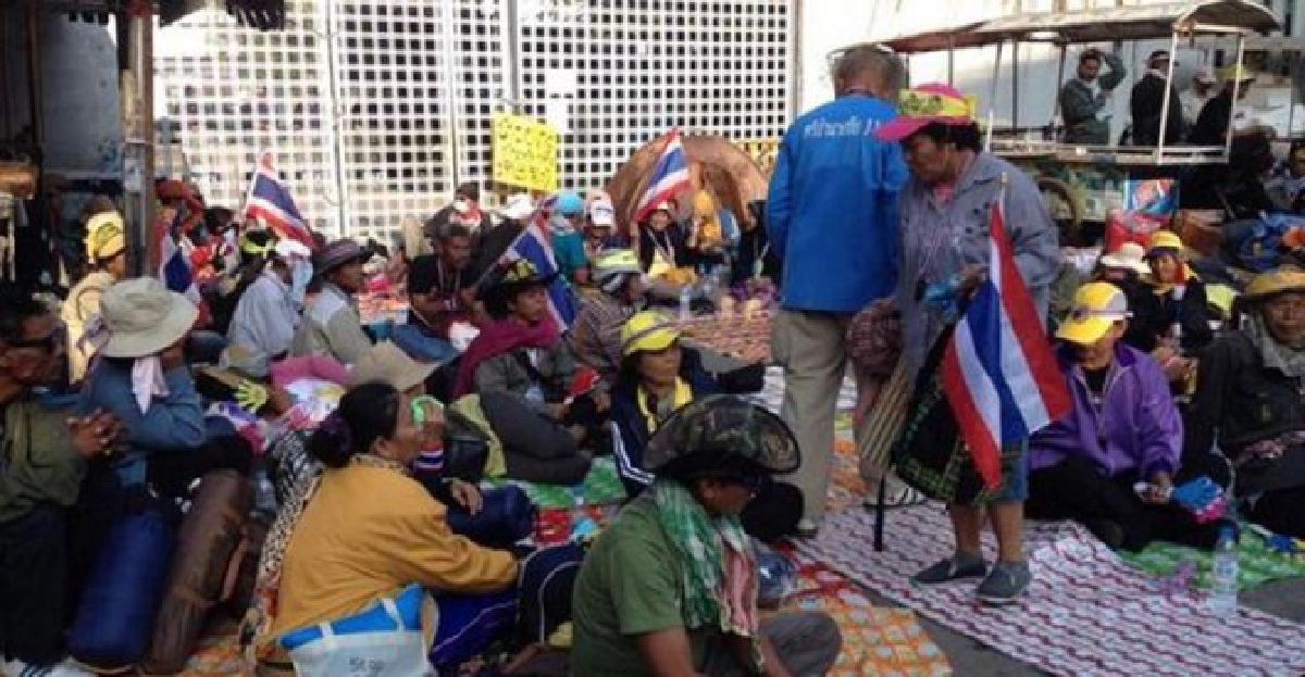 กปปส.ปิดล้อมทางเข้าออกศูนย์เยาวชนฯ กปปส.ปิดล้อมทางเข้าออกศูนย์เยาวชนฯ