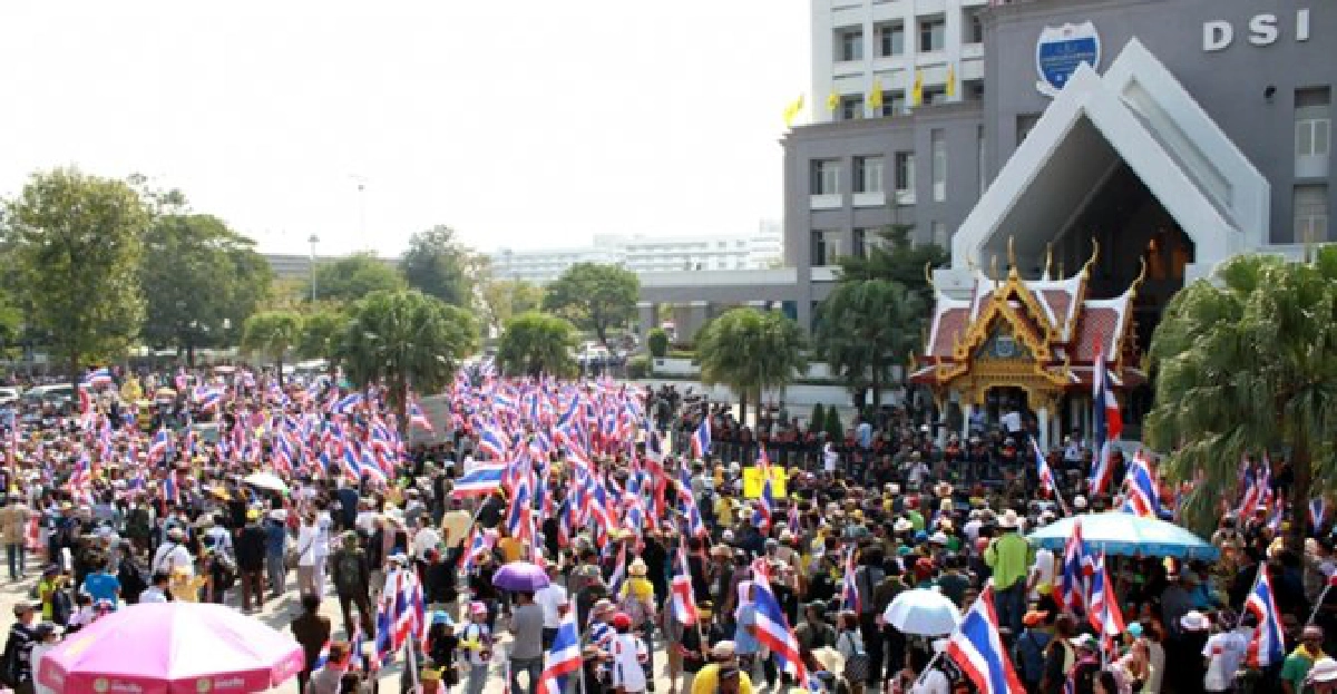 ม็อบคปท.บุกหา'ธาริต'ถึงที่!