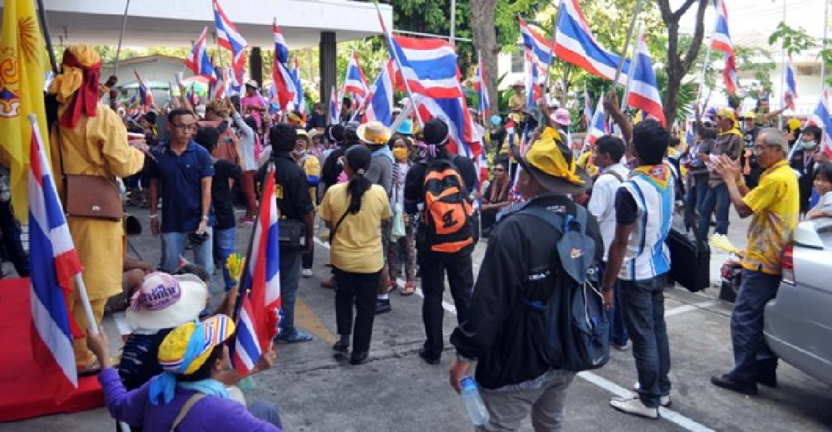คปท.ฮือ!บุกล้อมสนามกีฬาไทย-ญี่ปุ่น คปท.ฮือ!บุกล้อมสนามกีฬาไทย-ญี่ปุ่น