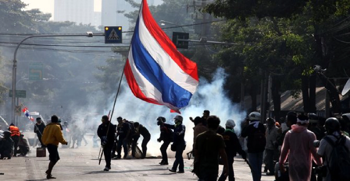 'คปท.ปิดถ.วิภาวดีแล้ว!ตร.โดนยิงตาย1 'คปท.ปิดถ.วิภาวดีแล้ว!ตร.โดนยิงตาย1