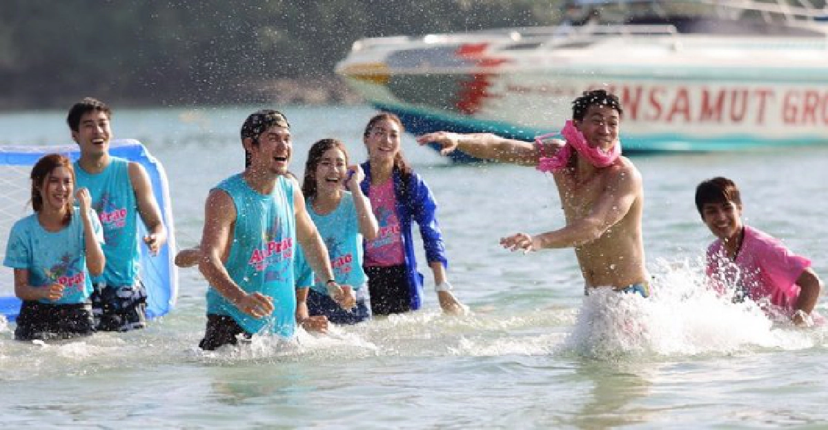 'เต๋า-แพนเค้ก'น้ำทีมนักแสดงเล่นกีฬาสี 'เต๋า-แพนเค้ก'น้ำทีมนักแสดงเล่นกีฬาสี