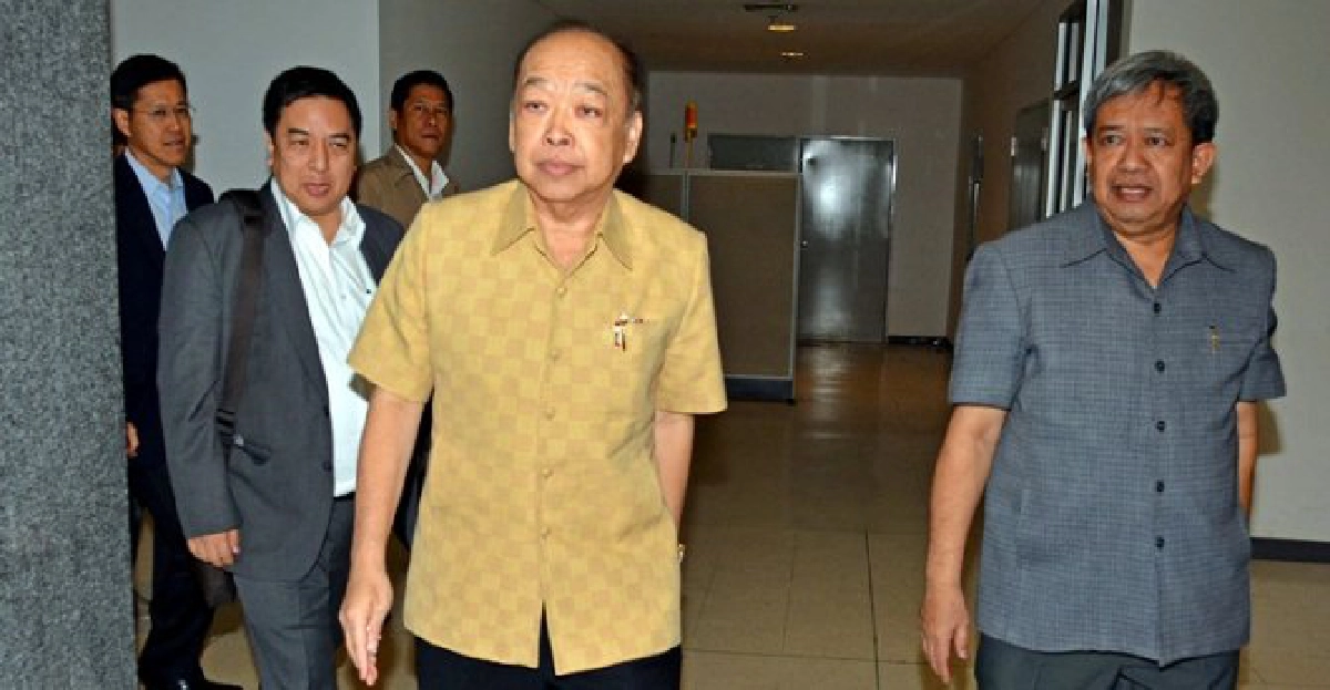 'สุรพงษ์'นำทีมฝ่ายรัฐบาลถก'กกต.' 'สุรพงษ์'นำทีมฝ่ายรัฐบาลถก'กกต.'