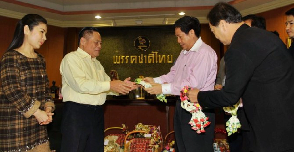 'บรรหาร'เปิดบ้านอวยพรปีใหม่ 'บรรหาร'เปิดบ้านอวยพรปีใหม่