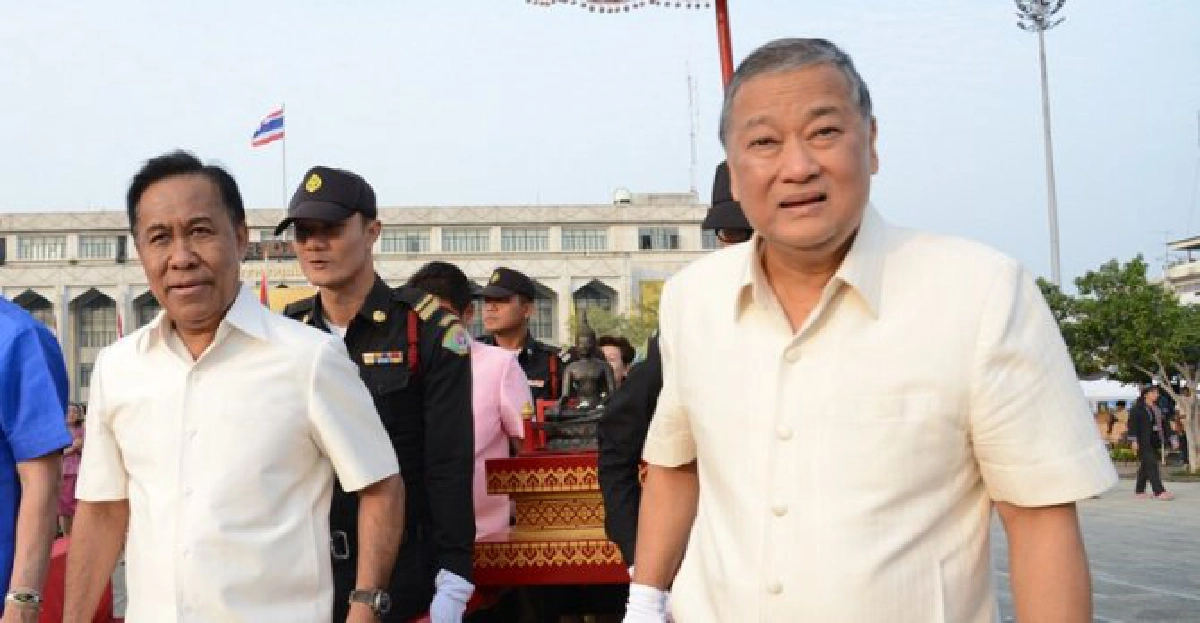 'สุขุมพันธุ์'นำพุทธศาสนิกชนตักบาตรปีใหม่ 'สุขุมพันธุ์'นำพุทธศาสนิกชนตักบาตรปีใหม่