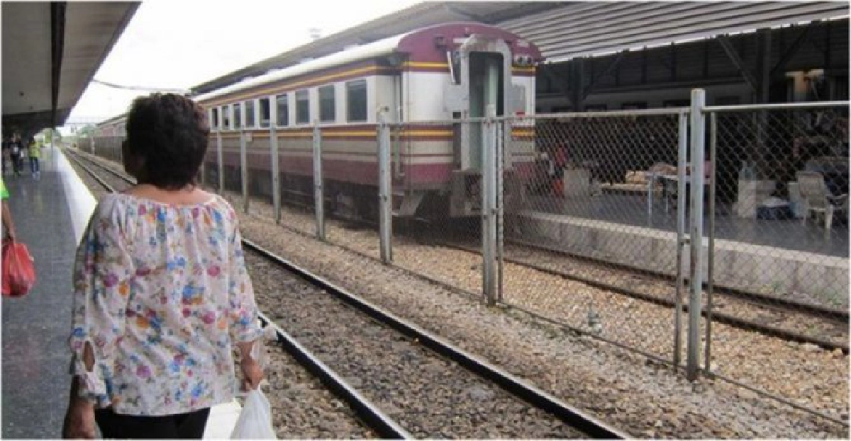 รถไฟด่วนกรุงเทพฯ-บัตเตอร์เวอร์ธตกราง รถไฟด่วนกรุงเทพฯ-บัตเตอร์เวอร์ธตกราง