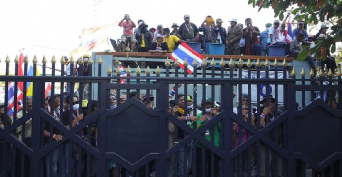 ชมคลิป!กปปส.ปิดล้อมที่ราชการ