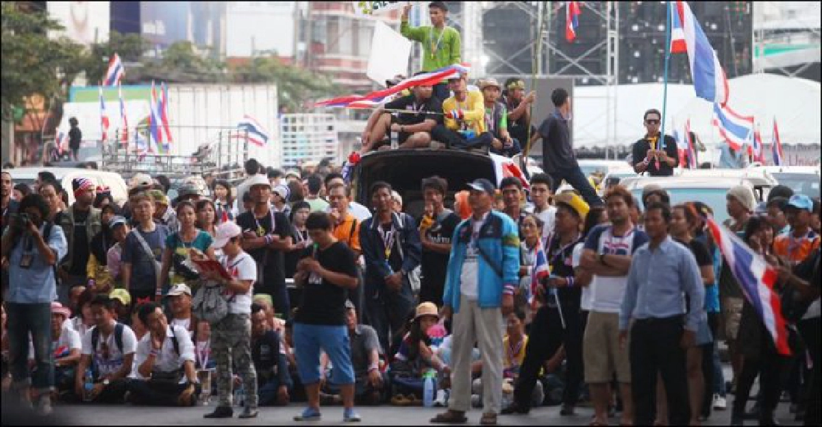 'กปปส.'ห้าแยกลาดพร้าวหวิดปะทะตร.