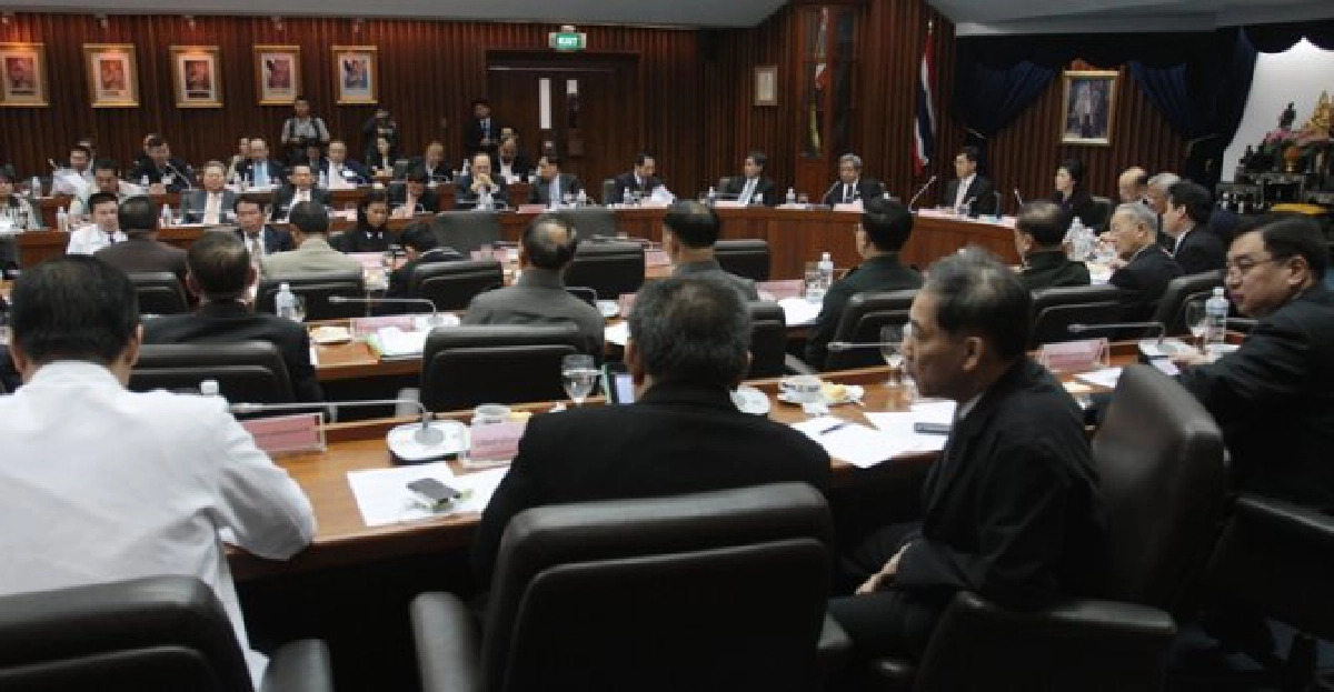 วงถกเลื่อนเลือกตั้งปิดไมค์พรรคเล็ก วงถกเลื่อนเลือกตั้งปิดไมค์พรรคเล็ก