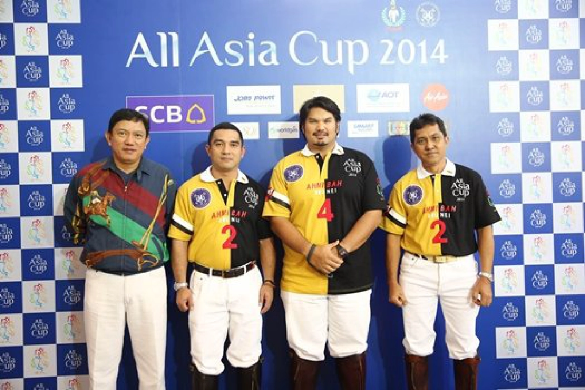 ทายาทตระกูลดังขี่ม้าฉลอง10ปีโปโล