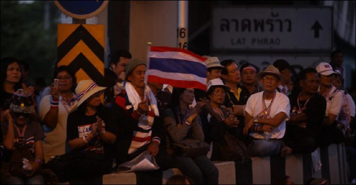 ป่วน!ปาประทัดยักษ์กปปส.ห้าแยกลาดพร้าวการ์ดเจ็บ2 ป่วน!ปาประทัดยักษ์กปปส.ห้าแยกลาดพร้าวการ์ดเจ็บ2