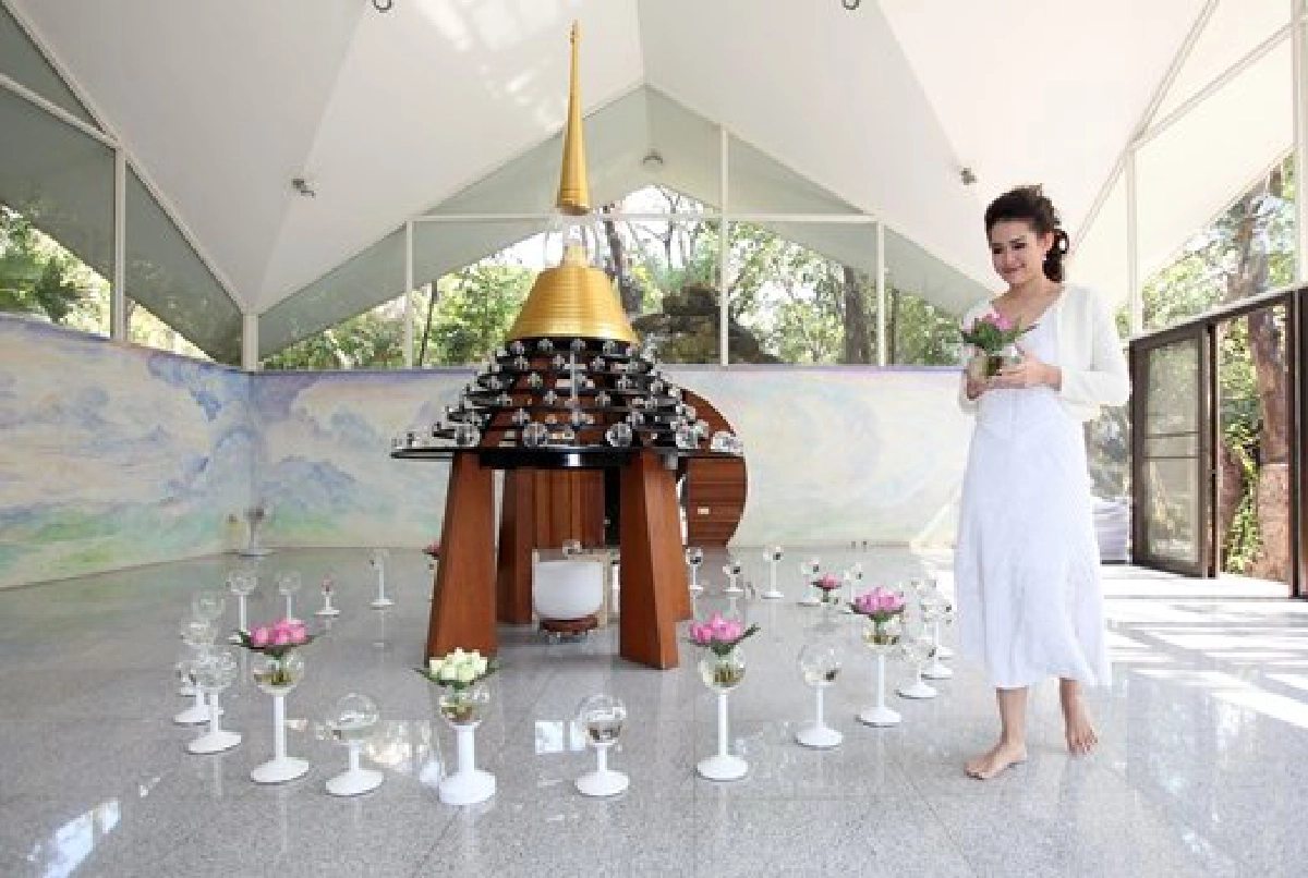 'จีน่า'นางสาวไทยใช้ธรรมะกล่อมเกลาจิตใจ 'จีน่า'นางสาวไทยใช้ธรรมะกล่อมเกลาจิตใจ