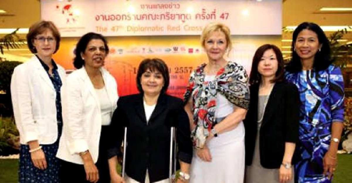 ภริยาทูตชวนช็อป แชร์ และดูโชว์ ภริยาทูตชวนช็อป แชร์ และดูโชว์