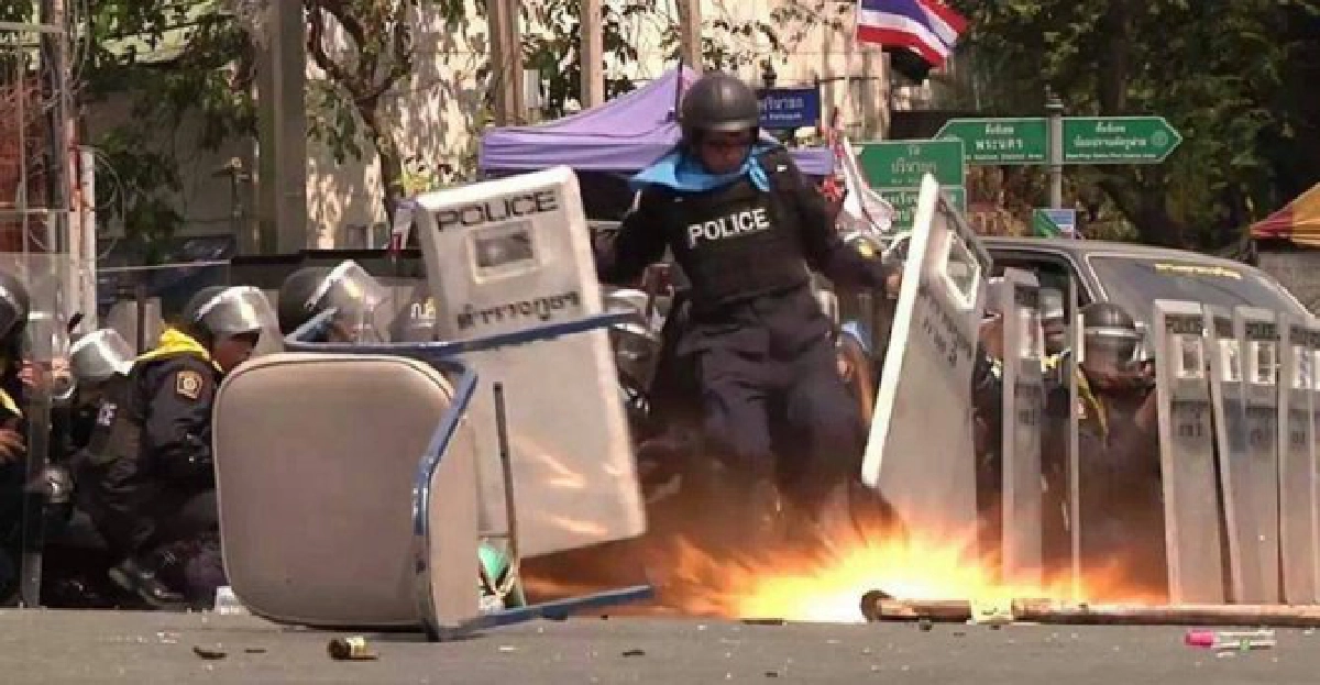 ย้าย'ด.ต.'ฮีโร่เตะระเบิดรักษารพ.ตร. ย้าย'ด.ต.'ฮีโร่เตะระเบิดรักษารพ.ตร.