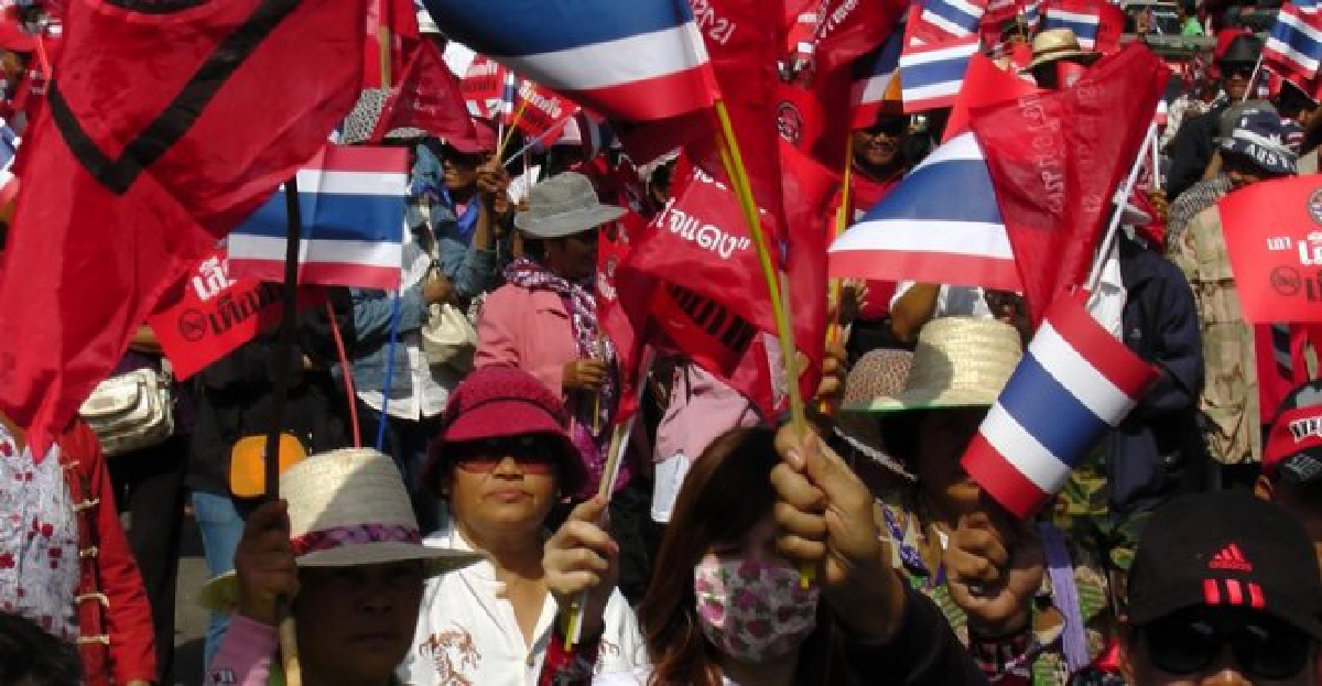 'แดงตาก'บุกปลดป้ายต้าน'รัฐ' 'แดงตาก'บุกปลดป้ายต้าน'รัฐ'