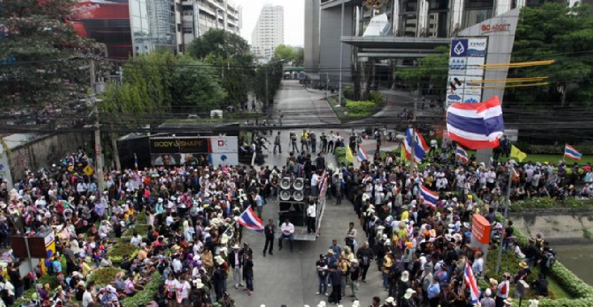 กปปส.ม็อบหน้าตึกชิน3'โดนบึ้มเอ็ม79' กปปส.ม็อบหน้าตึกชิน3'โดนบึ้มเอ็ม79'